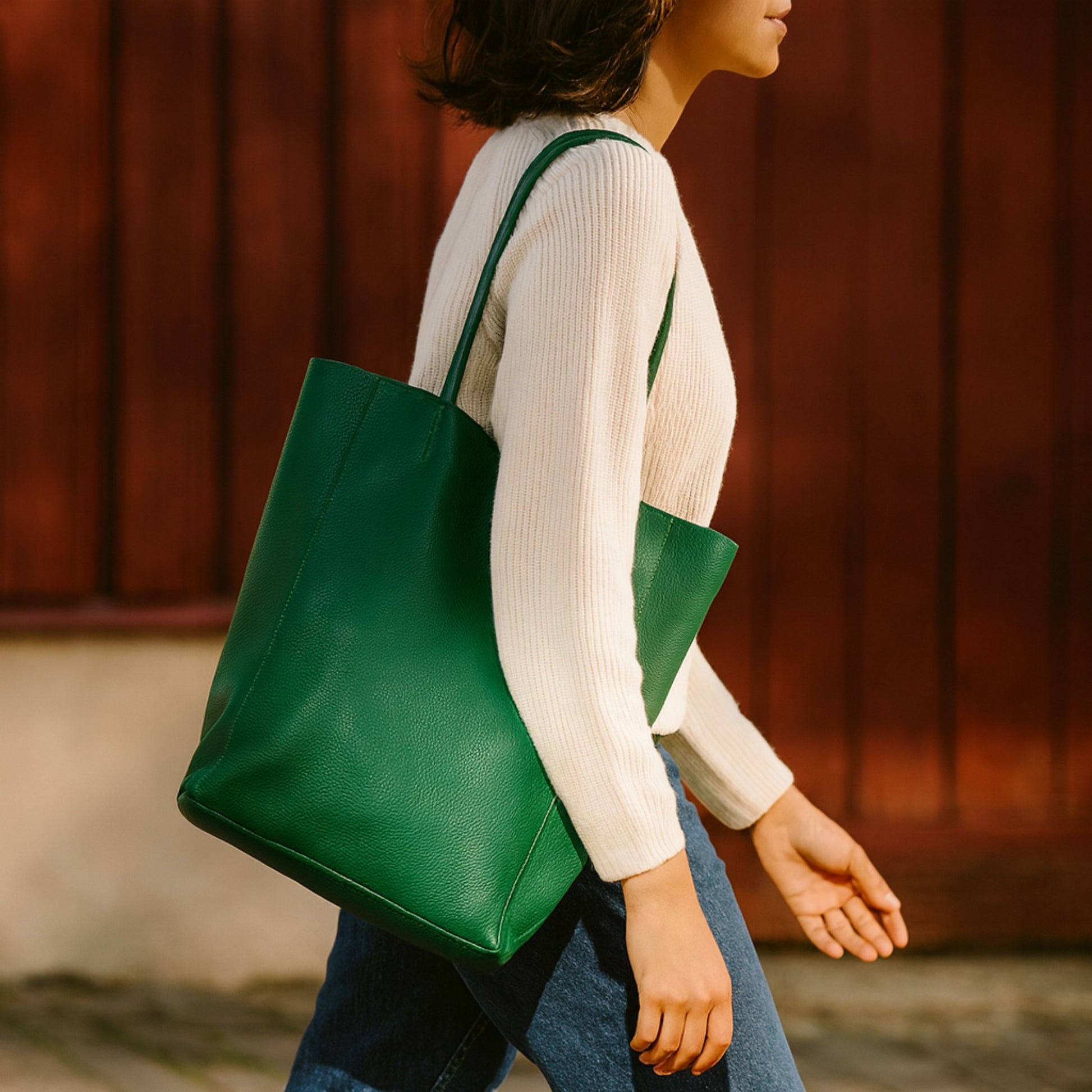 Green real leather tote bag, Lifestyle  on shoulder.